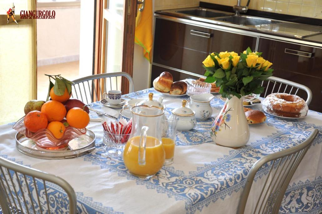 ريندي Giangurgolo B&B الغرفة الصورة